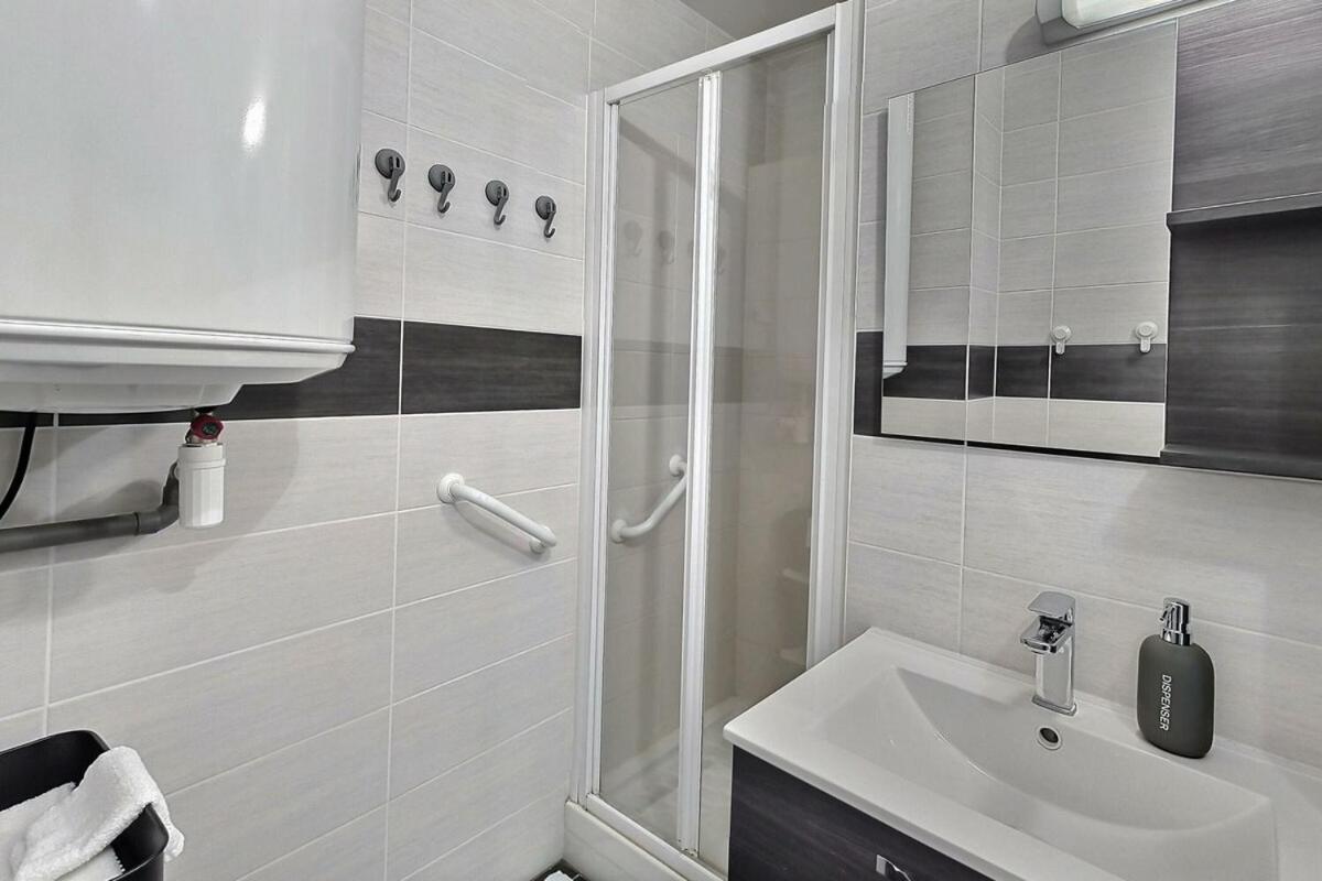 Le Voltaire - Balcon - 2 Chb - 3 Lits - 2 Min Gare Et Cente-Ville - Mon Groom Troyes Dış mekan fotoğraf