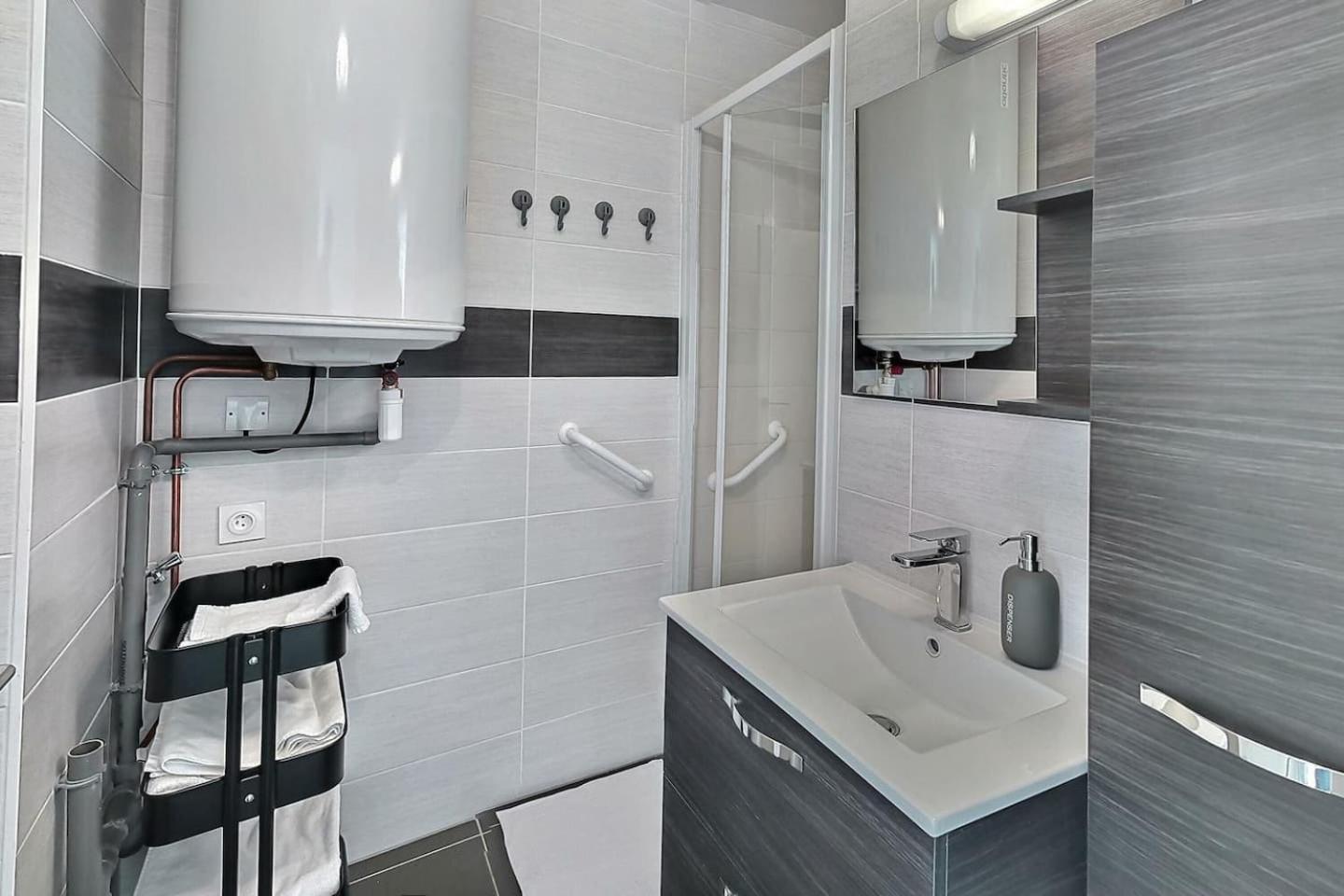 Le Voltaire - Balcon - 2 Chb - 3 Lits - 2 Min Gare Et Cente-Ville - Mon Groom Troyes Dış mekan fotoğraf